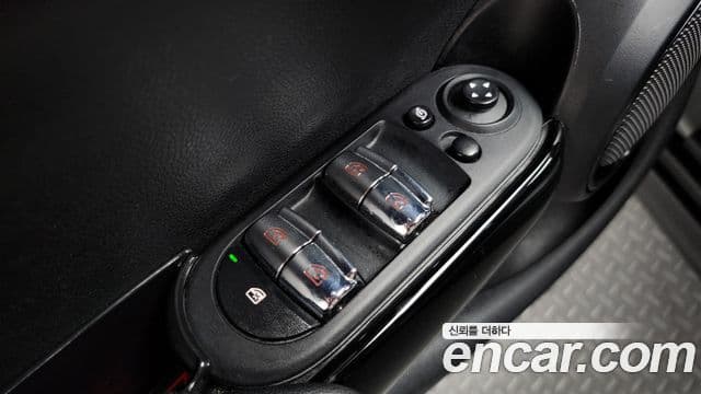 Mini Cooper 2021 — ფოტო 23/33