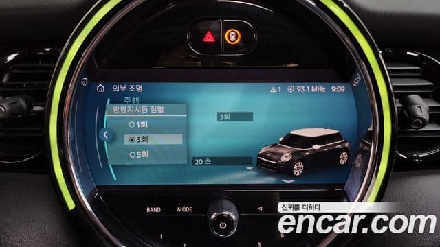 Mini Cooper 2021 — ფოტო 18/33