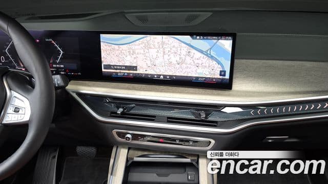 BMW X7 2024 — Photo 21/31