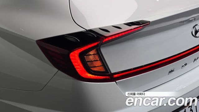 Hyundai Sonata Hybrid 2022 — Şəkil 25/35