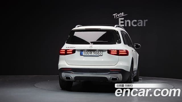 Mercedes-Benz GLB-Class 2024 — Фото 4/20