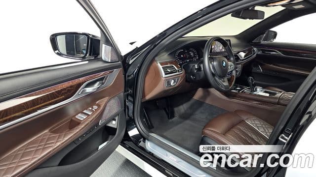 BMW 7 Series 2019 — ფოტო 30/34