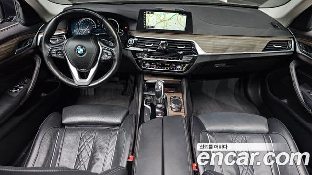 BMW 5 Series 2018 — Şəkil 12/20