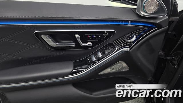 Mercedes-Benz S-Class 2024 — Photo 23/38