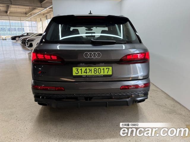 Audi Q7 2025 — Photo 8/20