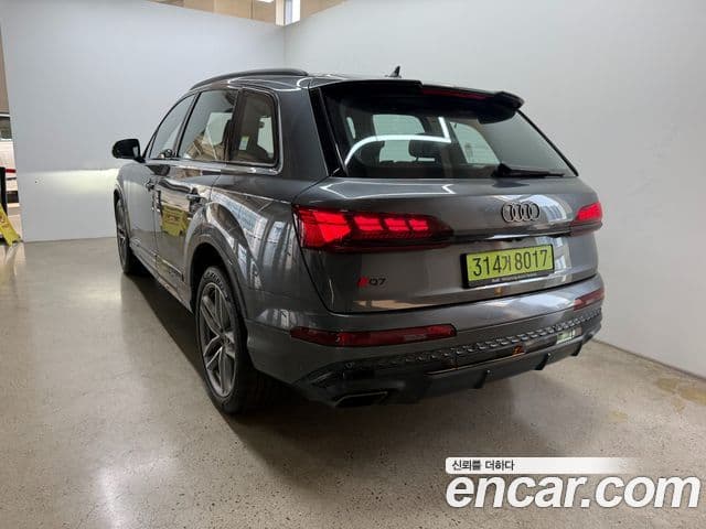 Audi Q7 2025 — Photo 1/20
