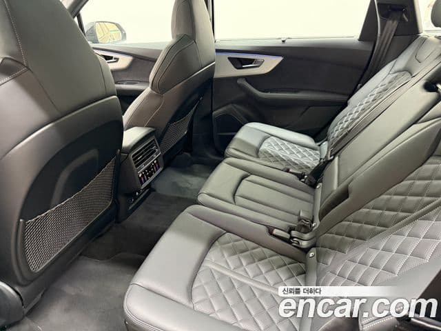 Audi Q7 2025 — Photo 2/20