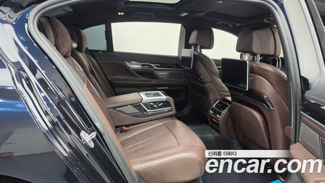 BMW 7 Series 2018 — Şəkil 8/20