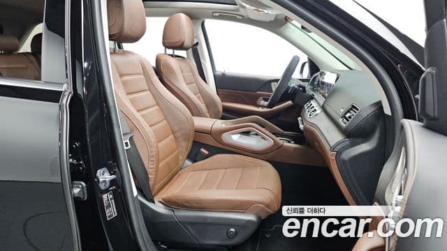 Mercedes-Benz GLE-Class 2025 — Photo 30/36