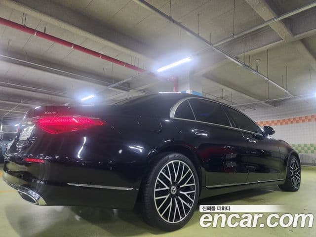 Mercedes-Benz S-Class 2023 — Photo 10/20