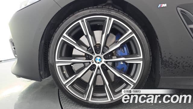 BMW 8 Series 2022 — Photo 17/36