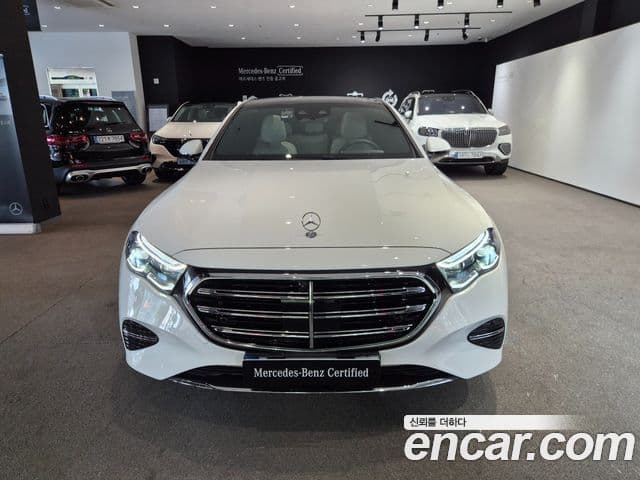 Mercedes-Benz E-Class 2026 — Photo 6/20