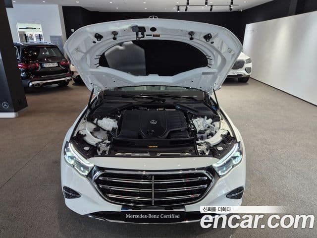 Mercedes-Benz E-Class 2026 — Photo 10/20