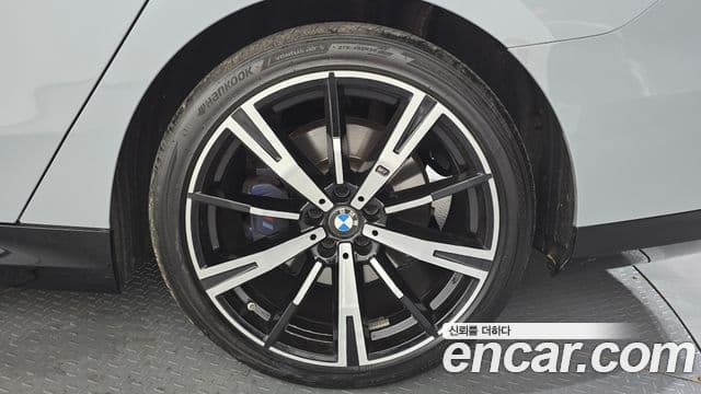 BMW 5 Series 2024 — Photo 2/35
