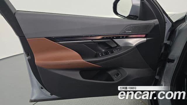 BMW 5 Series 2024 — Photo 14/35