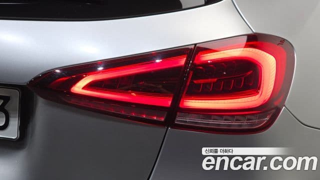 Mercedes-Benz A-Class 2021 — Photo 5/32
