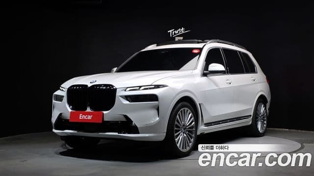 BMW X7 2023 — Photo 9/36