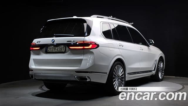 BMW X7 2023 — Photo 11/36