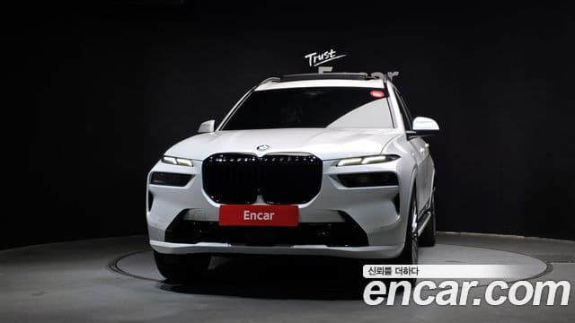 BMW X7 2023 — Photo 14/36