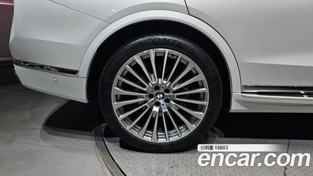 BMW X7 2023 — Photo 15/36