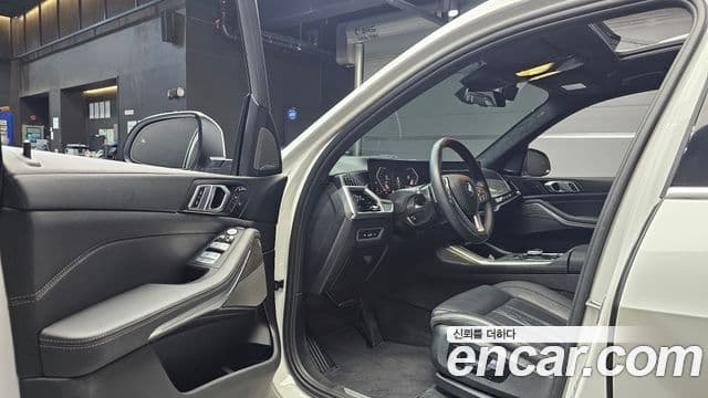 BMW X7 2023 — Photo 35/36