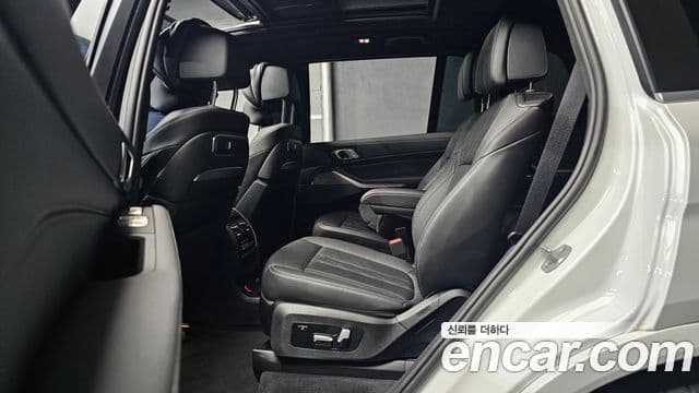 BMW X7 2023 — Photo 23/36