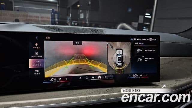 BMW X7 2023 — Photo 28/36
