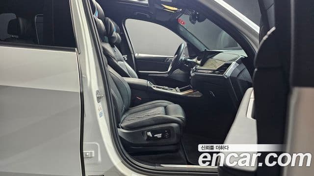 BMW X7 2023 — Photo 29/36