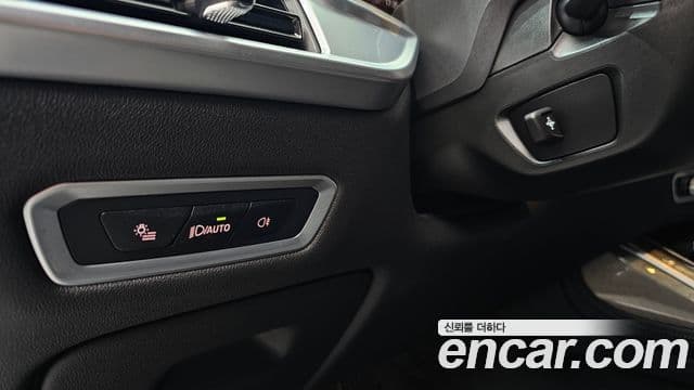 BMW X7 2023 — Photo 32/36
