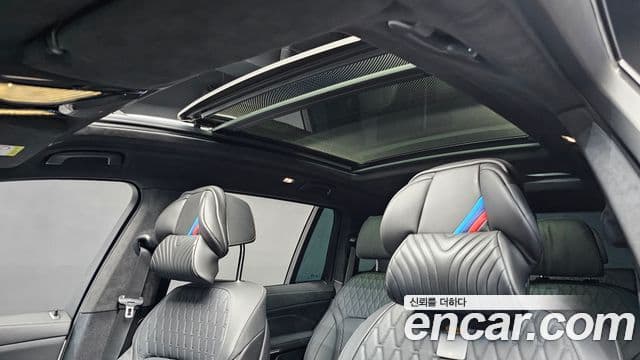BMW X7 2023 — Photo 8/36