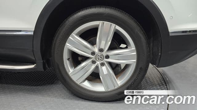 Volkswagen Tiguan 2020 — Photo 26/35