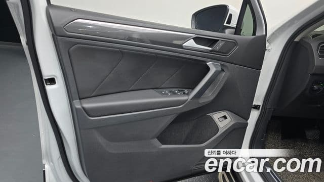Volkswagen Tiguan 2020 — Photo 23/35