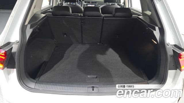 Volkswagen Tiguan 2020 — Photo 8/35