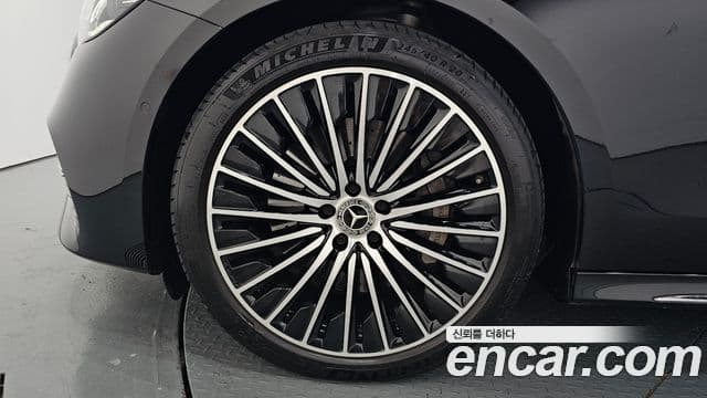 Mercedes-Benz E-Class 2026 — Photo 28/38