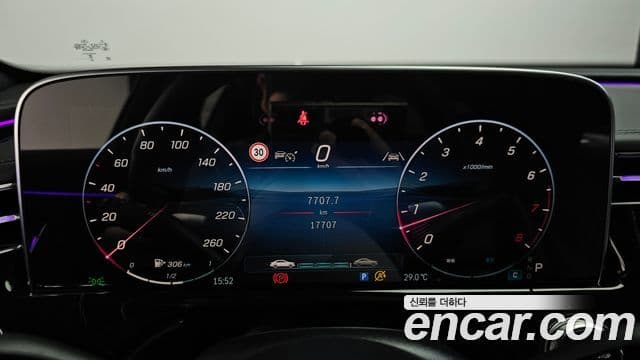 Mercedes-Benz E-Class 2026 — Photo 22/38