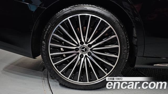 Mercedes-Benz E-Class 2026 — Photo 19/38