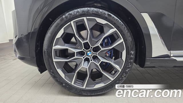 BMW X7 2024 — Photo 8/36