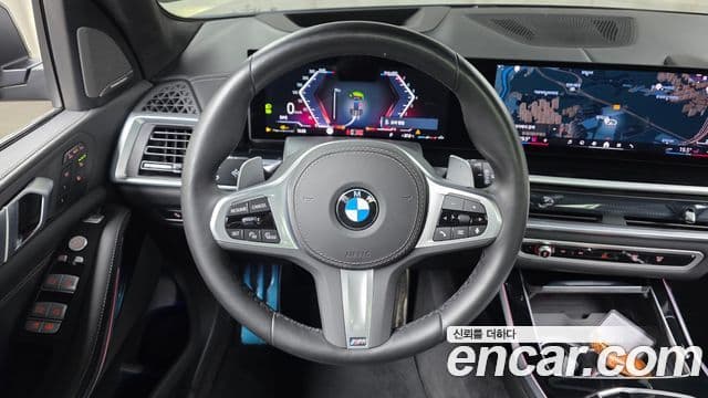 BMW X7 2024 — Photo 24/36