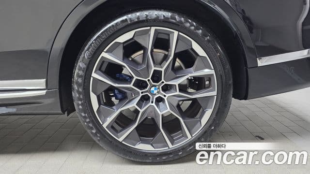 BMW X7 2024 — Photo 13/36