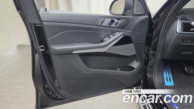 BMW X7 2024 — Photo 18/36
