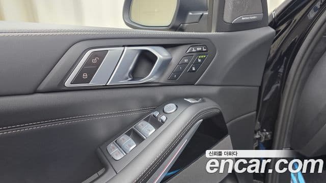 BMW X7 2024 — Photo 21/36