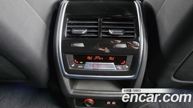 BMW X7 2024 — Photo 27/36