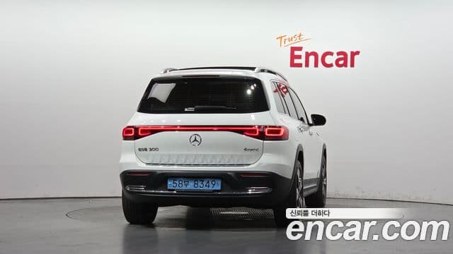 Mercedes-Benz EQB 2022 — ფოტო 17/33