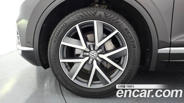 Volkswagen Touareg 2020 — Photo 1/20