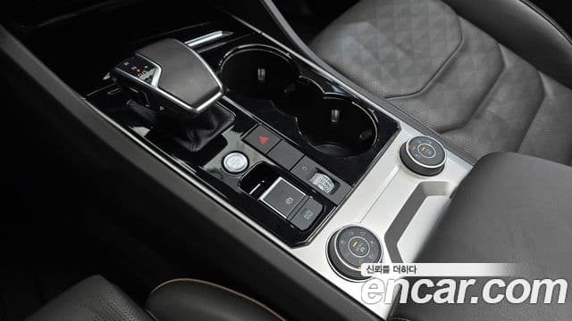 Volkswagen Touareg 2020 — Photo 17/20