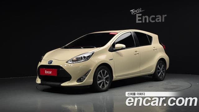 Toyota Prius C 2018 — Photo 4/39