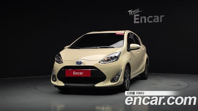 Toyota Prius C 2018 — Photo 9/39