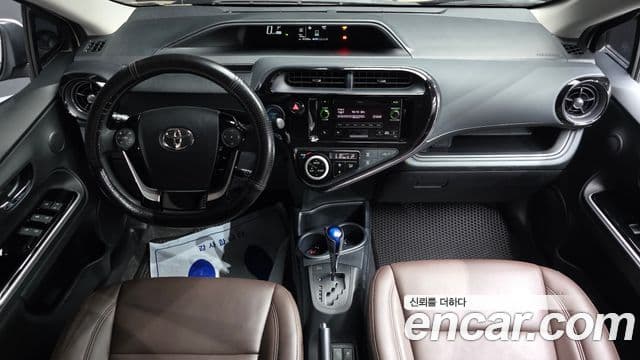 Toyota Prius C 2018 — Photo 5/39