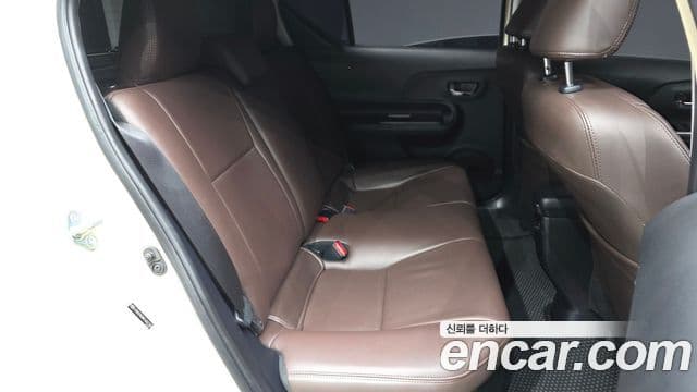 Toyota Prius C 2018 — Photo 33/39