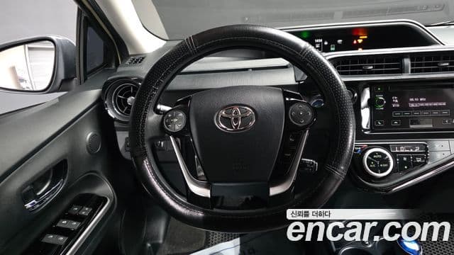 Toyota Prius C 2018 — Photo 32/39